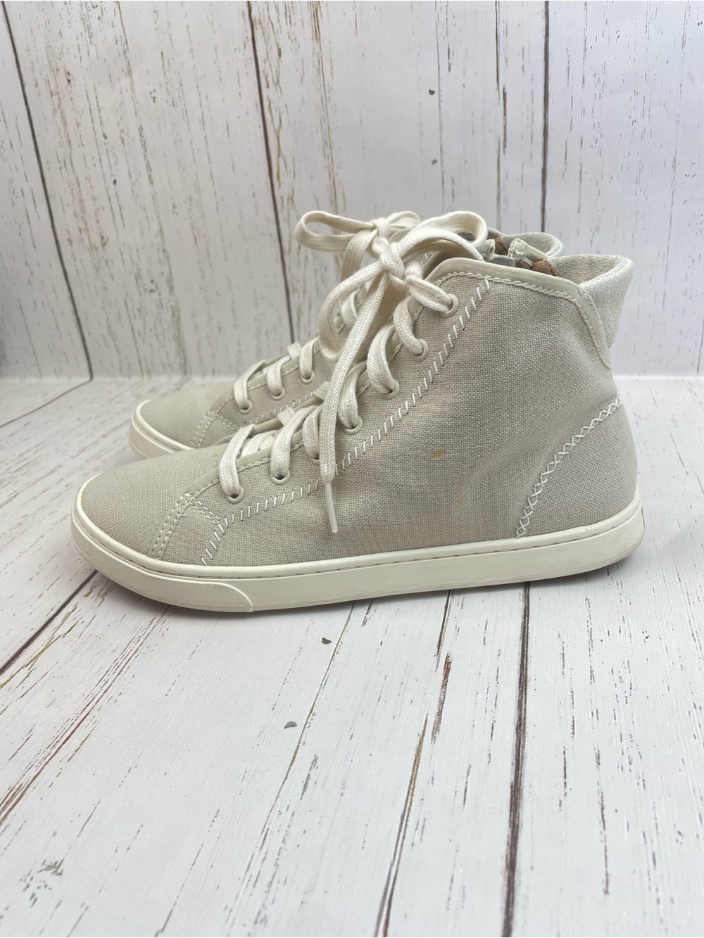 OluKai Womenโs PILAHIโ Hi-Top Sneakers